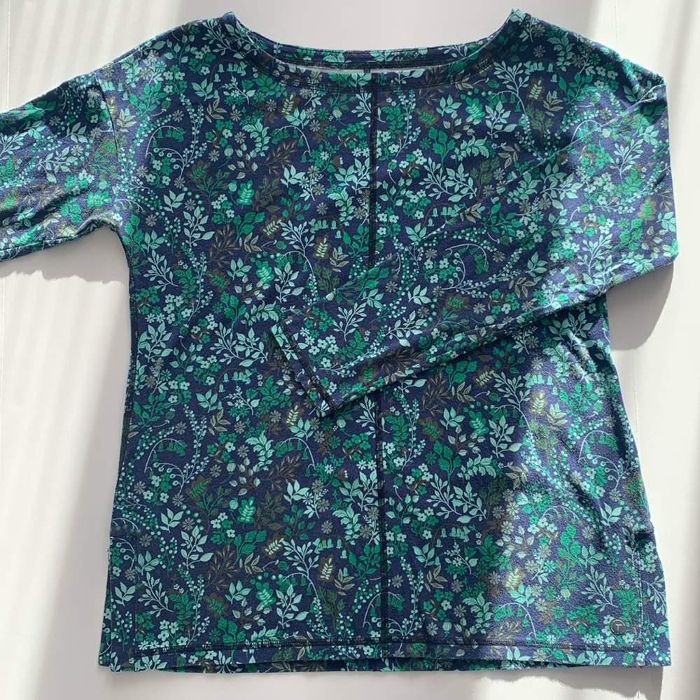 TALBOTS NAVY BLUE AND GREEN FLORAL LONG SLEEVE TEE•SIZE SMALL•EUC